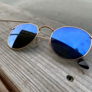 Round Ray-bans (right arm broken)